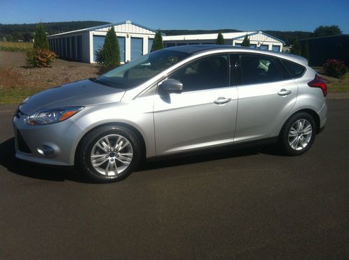 2012 ford focus sel hatchback!!