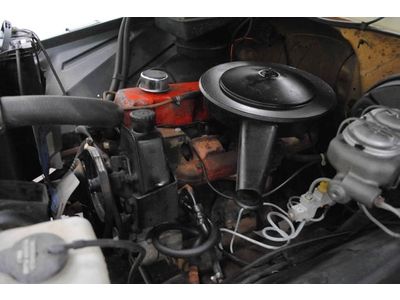 1966 Chevrolet Suburban 4x4 250ci Inline 6 cyl 4 Speed Manual PS PB Radio, image 3