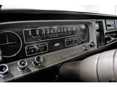 1966 Chevrolet Suburban 4x4 250ci Inline 6 cyl 4 Speed Manual PS PB Radio, image 6