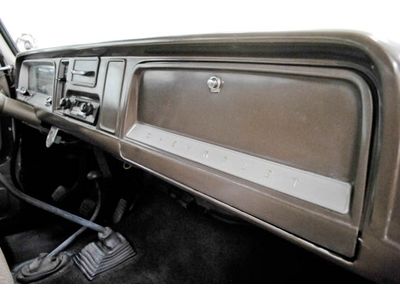 1966 Chevrolet Suburban 4x4 250ci Inline 6 cyl 4 Speed Manual PS PB Radio, image 9