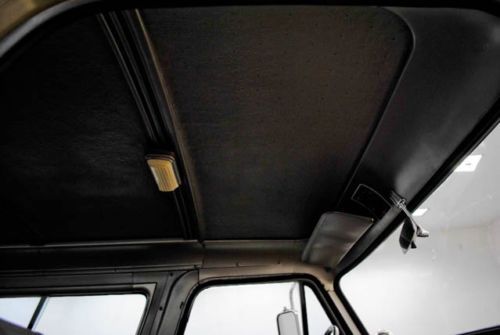 1966 Chevrolet Suburban 4x4 250ci Inline 6 cyl 4 Speed Manual PS PB Radio, image 11