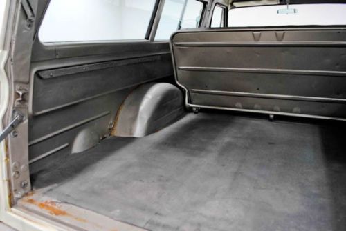 1966 Chevrolet Suburban 4x4 250ci Inline 6 cyl 4 Speed Manual PS PB Radio, image 14