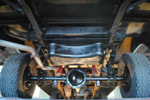 1966 Chevrolet Suburban 4x4 250ci Inline 6 cyl 4 Speed Manual PS PB Radio, image 19