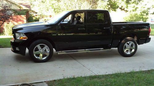 2012 dodge ram 1500 4x4 crew cab express, trailer package, shiftable 6 speed.