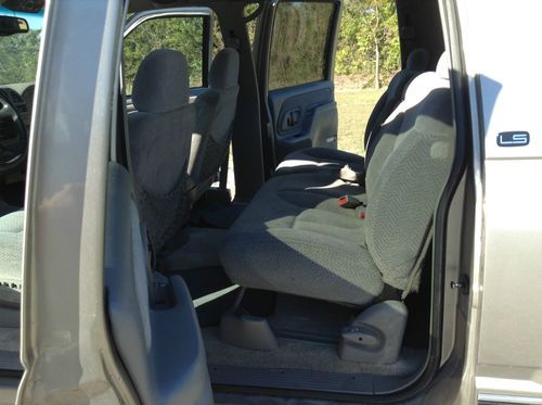 No Reserve 1999 Chevrolet Suburban, image 3