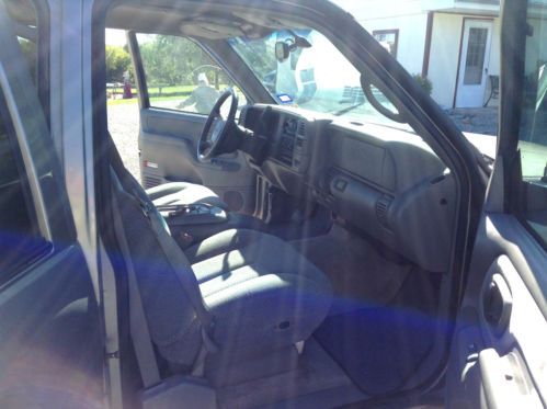 No Reserve 1999 Chevrolet Suburban, image 6