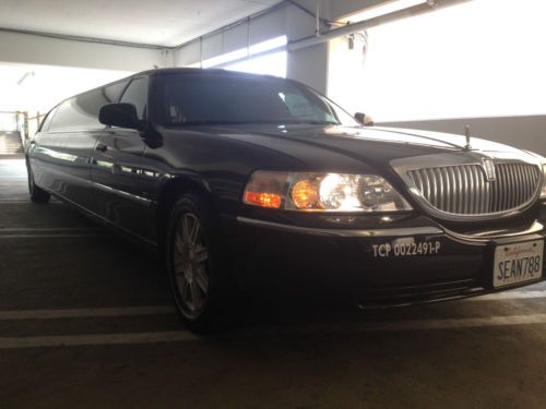2007 black town car limousine by tiffany 18.000 miles