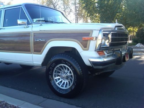 1988 jeep grand wagoneer.  rust free arizona.  4x4.  nardi steering wheel.