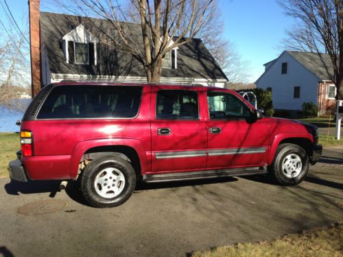 2004 Chevy 1500 Suburban 7 Passenger 4x4 Auto 3rd row bench seat NO RESERVE, image 2