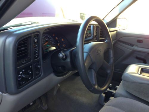 2004 Chevy 1500 Suburban 7 Passenger 4x4 Auto 3rd row bench seat NO RESERVE, image 9