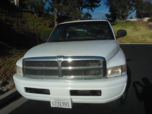 Dodge ram 4x4 v8, leather interior, bench seat, brand new bed liner, image 3