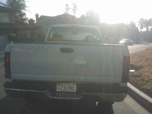 Dodge ram 4x4 v8, leather interior, bench seat, brand new bed liner, image 4