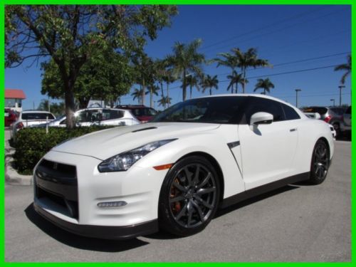 13 pearl white twin turbo 3.8l v6 awd gtr *navigation *rear camera *bose audio