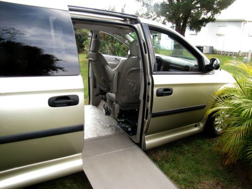 2005 dodge handicap wheelchair van