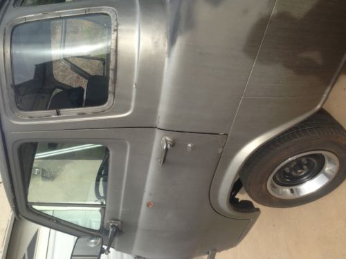 1962 Ford Econoline Truck, 6 straight cylinder engine., image 2