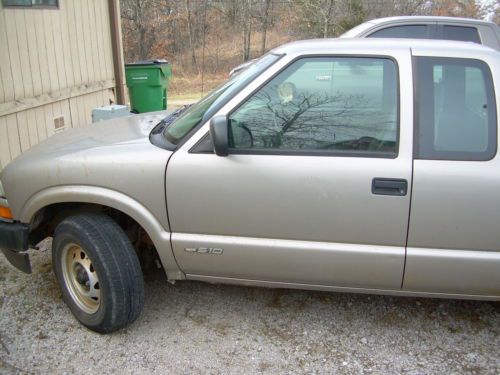 2002 Chevrolet S-10, image 2