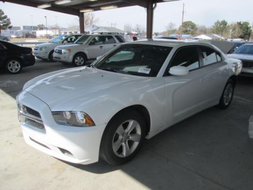 2014  dodge  charger 4x2 v6  se