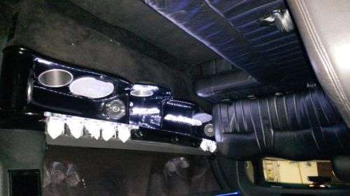 2007 Lincoln Town Car 100" Silver 8 passenger Limousine (Royale Limousine), US $20,000.00, image 2