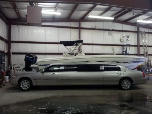 2007 Lincoln Town Car 100" Silver 8 passenger Limousine (Royale Limousine), US $20,000.00, image 4