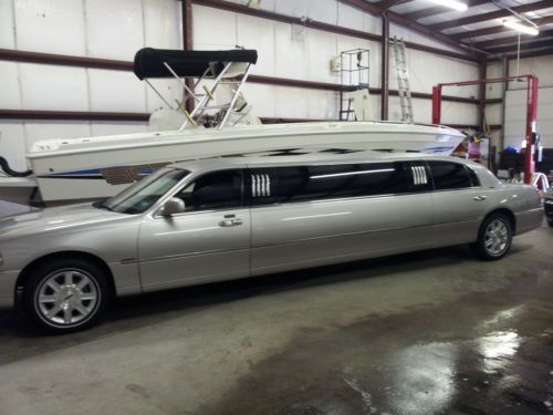2007 Lincoln Town Car 100" Silver 8 passenger Limousine (Royale Limousine), US $20,000.00, image 6