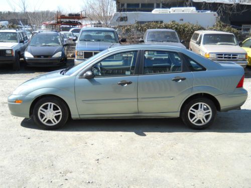 2003 ford focus se sedan 4-door 2.0l automatic low miles nice car