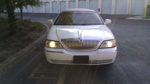 2003/ 6 passenger/ lincoln town limosine