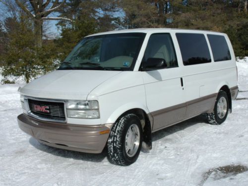 Exceptionally clean  2003 gmc safari ( astro ) 8 passenger family mini van, awd