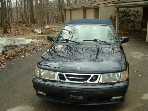 2001 saab 9-3 se convertible 2-door 2.0l turbo. very nice!!!