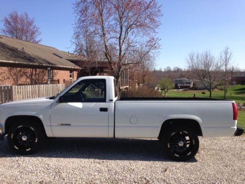 1995 chevrolet c2500 silverado: standard cab pickup 2-door 5.7l w/ 8ft bed