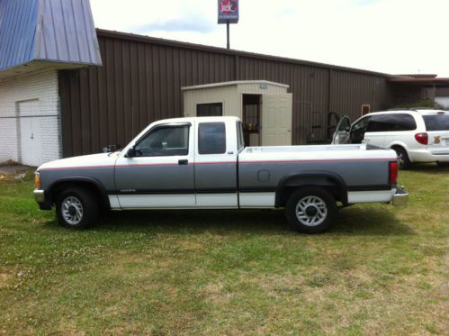 1993 dodge dakota le extended cab pickup 2-door 3.9l