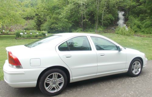 2007 volvo s60,white