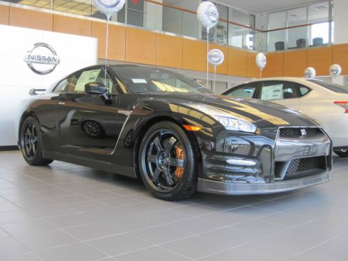 2015 nissan gt-r black edition