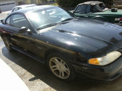 1998 mustang 2 door. 4.6l,5 speed 4 wheel disc limited slip rear end