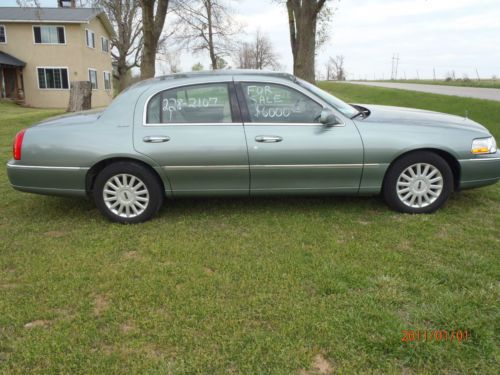 2005 lincoln town car signature l sedan 4-door 4.6l