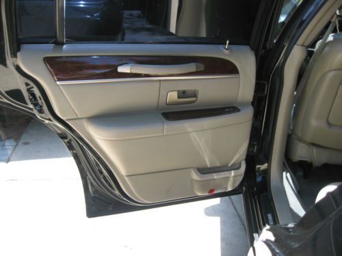 2004 Lincoln Town Car Signature Sedan 4-Door 4.6L, image 4
