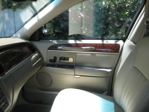 2004 Lincoln Town Car Signature Sedan 4-Door 4.6L, image 6