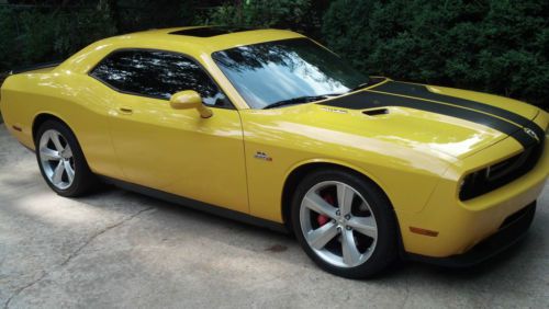 Excellent shape 2010 challenger srt8 6-speed low miles, detonator yellow ! srt