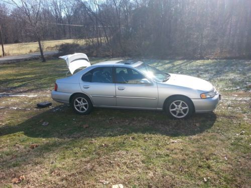 2001 nissan altima sedan 4-door great shape interior &amp; exterior!