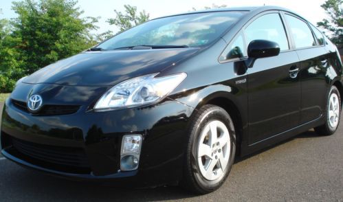 2010 toyota prius iv, 51 mpg, solar panel, sun roof, loaded, black, exc. cond.