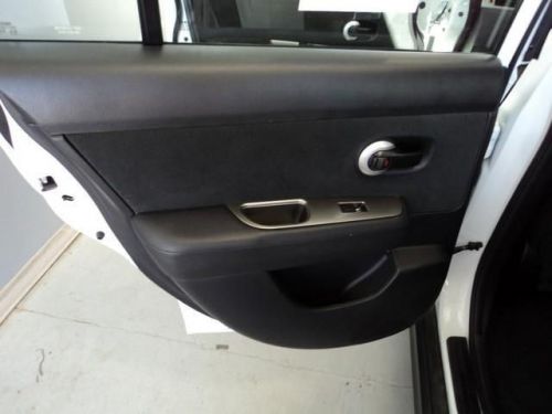 2012 Nissan Versa S, image 2