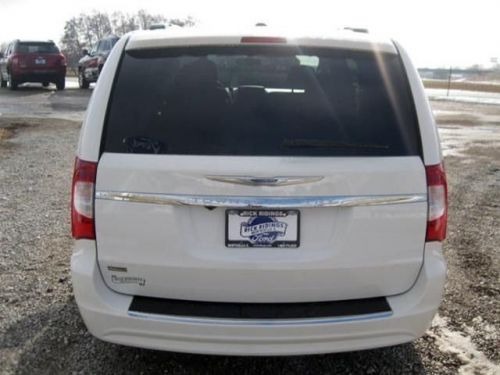 2013 chrysler town & country touring