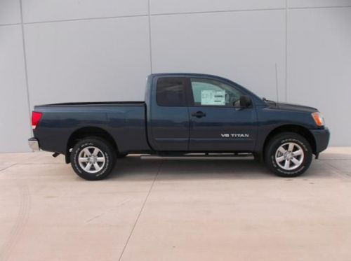 2014 nissan titan sv