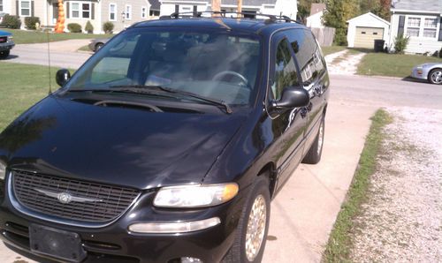 1998 chrysler town &amp; country lxi van. 163k miles.