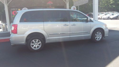 2012 chrysler town country touring clean carfax full handicap access &amp; ramp mint