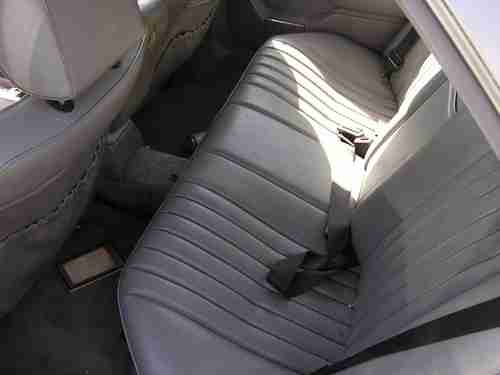 1992 Mercedes 300D Diesel, image 2