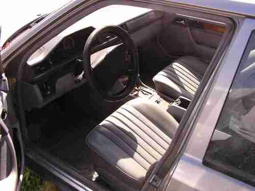 1992 Mercedes 300D Diesel, image 3