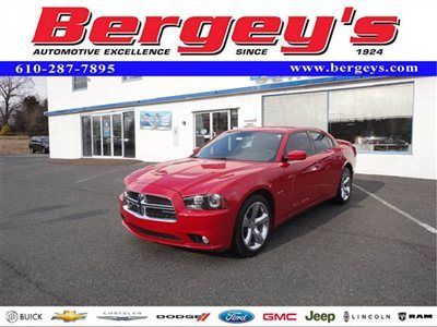 Rt sedan 5.7l hemi v8 heated seats navigation sirius bluetooth rearview camera