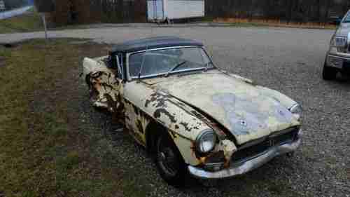 1967 MGB Roadster, image 2