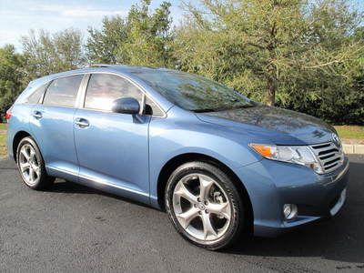 2009 venza v6** navigation, panoramic sunroof,back up camera**