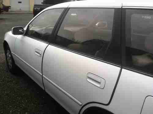 1995 Toyota Camry LE Wagon 4-Door 2.2L, image 2